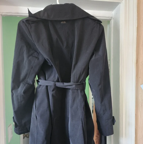 Calvin Klein women's belted rain coat. - Picture 2 of 8